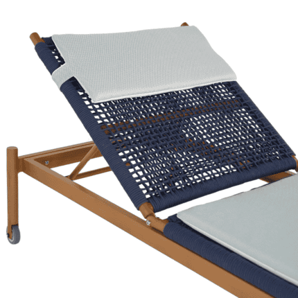 תמונה מלאה של מיטת שיזוף דגם אוקיינוס עם כרית דו-צדדית בעיצוב תואם