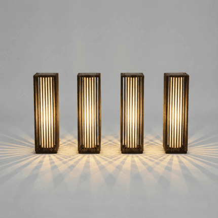 סט 4 מנורות סולאריות גבוהות לגינה "במבוק כהה" עם פסים אנכיים, תאורת שביל רציפה