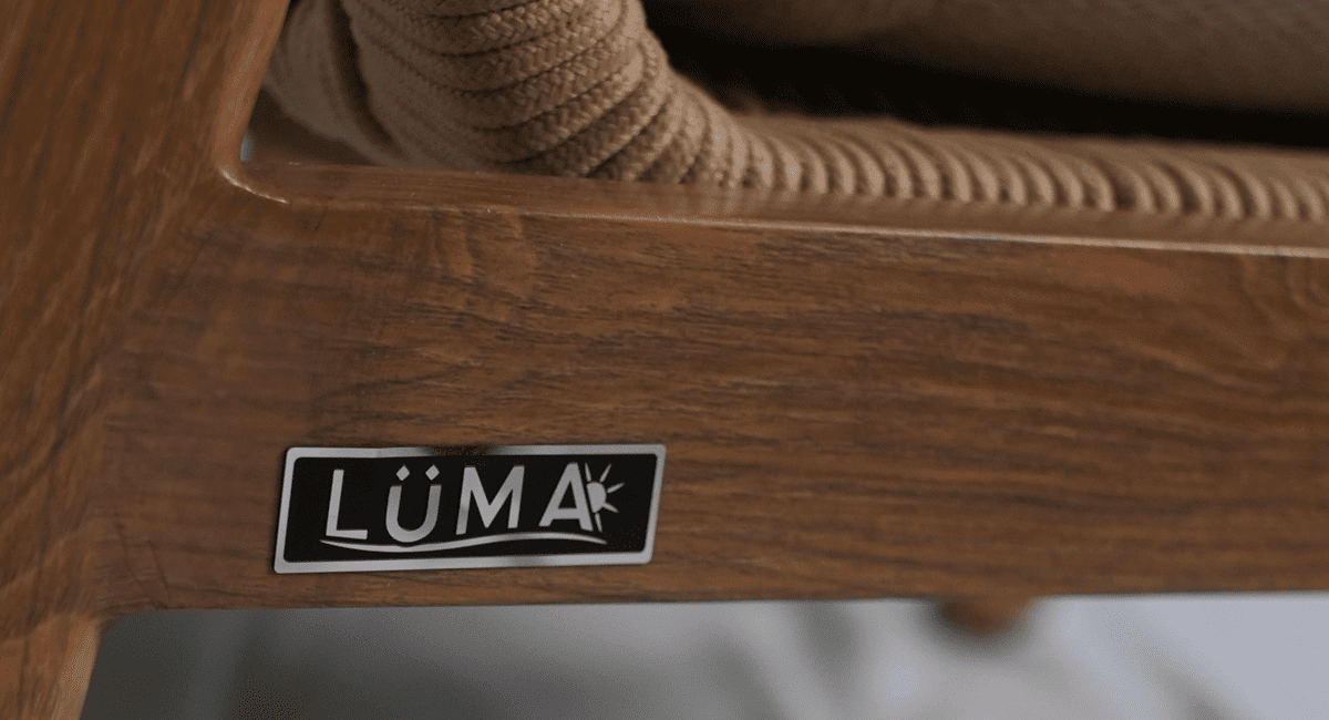 גימור דמוי עץ טבעי באלומיניום של כורסת MILOS